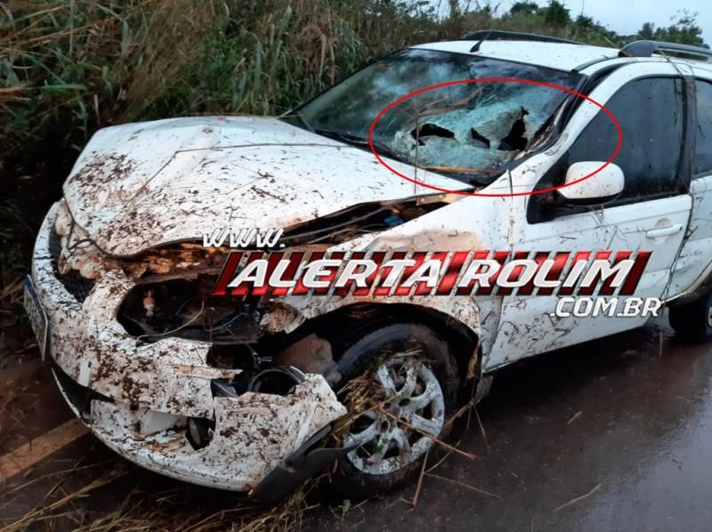 Médico quase foi atingido por para-choque de caminhão em acidente nesta manhã na RO 010 em Rolim de Moura Médico quase foi atingido por para-choque de caminhão em acidente nesta manhã na RO 010 em Rolim de Moura