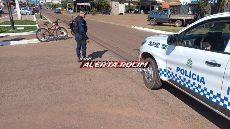 Motociclista e ciclista foram socorridos pelos bombeiros, após acidente no Centro de Rolim de Moura Motociclista e ciclista foram socorridos pelos bombeiros, após acidente no Centro de Rolim de Moura