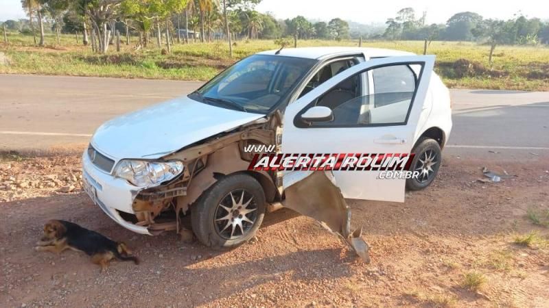 Motociclista foi socorrido pelos bombeiros, após colisão com carro, na RO-010, saída para Novo Horizonte Motociclista foi socorrido pelos bombeiros, após colisão com carro, na RO-010, saída para Novo Horizonte