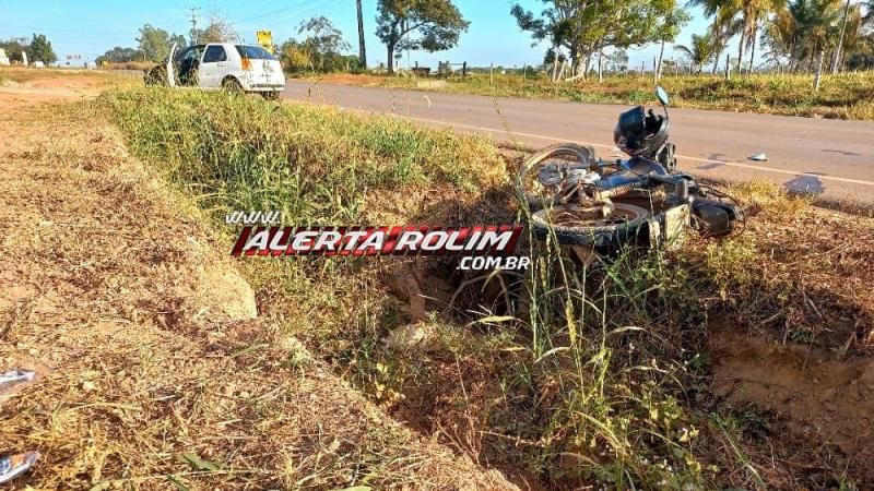 Motociclista foi socorrido pelos bombeiros, após colisão com carro, na RO-010, saída para Novo Horizonte Motociclista foi socorrido pelos bombeiros, após colisão com carro, na RO-010, saída para Novo Horizonte