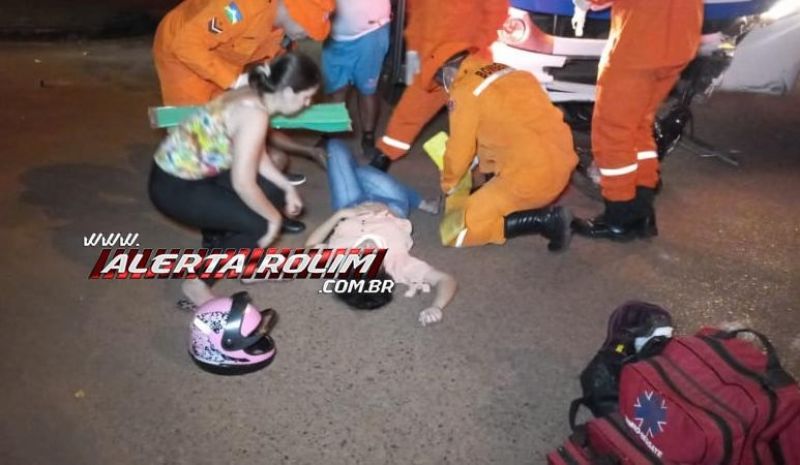 Mulher fraturou a perna após ter sua moto atingida por ônibus nesta noite em Rolim de Moura Mulher fraturou a perna após ter sua moto atingida por ônibus nesta noite em Rolim de Moura