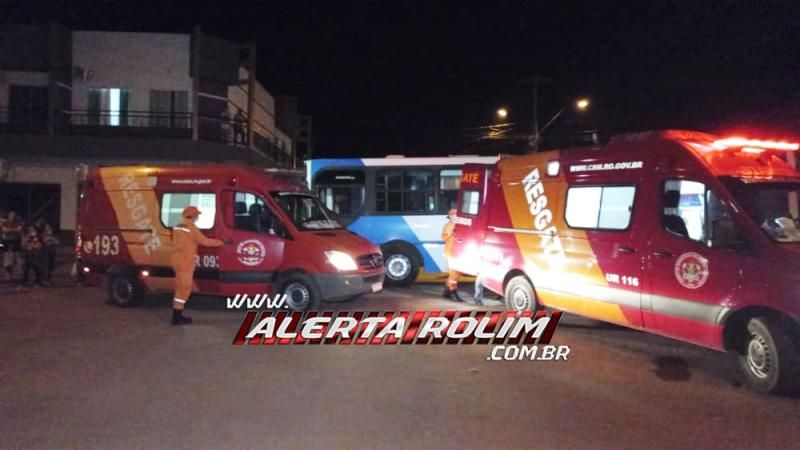 Mulher fraturou a perna após ter sua moto atingida por ônibus nesta noite em Rolim de Moura Mulher fraturou a perna após ter sua moto atingida por ônibus nesta noite em Rolim de Moura