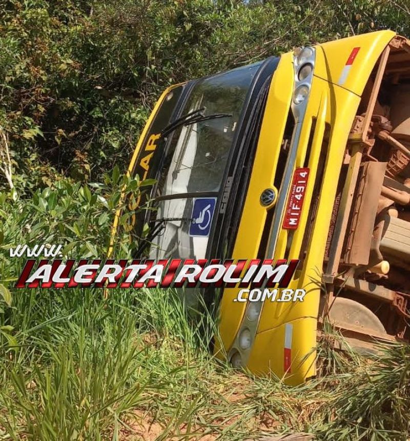 Ônibus escolar caiu de ponte na linha 29 em São Felipe do Oeste Ônibus escolar caiu de ponte na linha 29 em São Felipe do Oeste