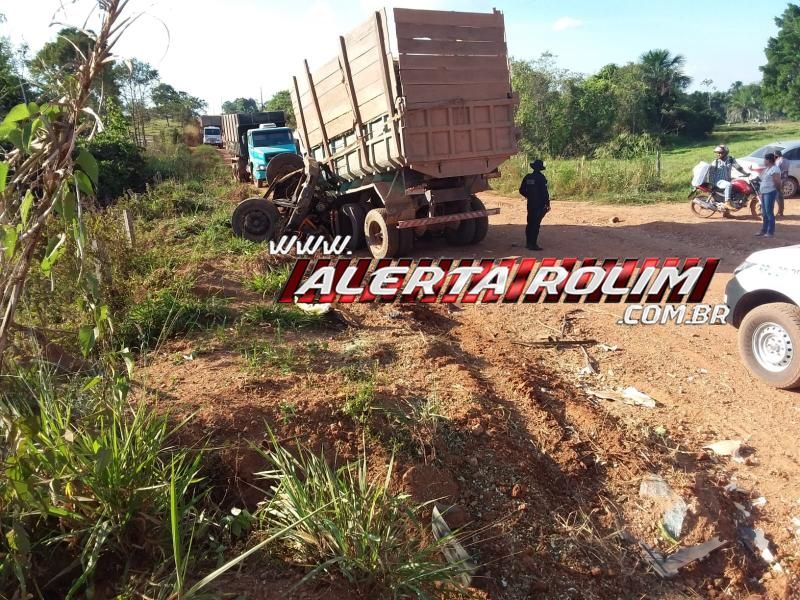 URGENTE- Motorista de caminhão morreu após acidente nesta tarde na linha 200 em Rolim de Moura URGENTE- Motorista de caminhão morreu após acidente nesta tarde na linha 200 em Rolim de Moura