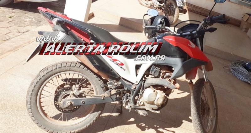 Utilizando moto furtada em Rolim de Moura, ladrões roubam Bros na linha 176, caem durante a fuga e se escondem em mata Utilizando moto furtada em Rolim de Moura, ladrões roubam Bros na linha 176, caem durante a fuga e se escondem em mata