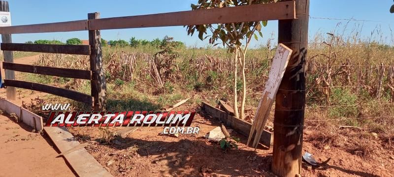 Utilizando moto furtada em Rolim de Moura, ladrões roubam Bros na linha 176, caem durante a fuga e se escondem em mata Utilizando moto furtada em Rolim de Moura, ladrões roubam Bros na linha 176, caem durante a fuga e se escondem em mata