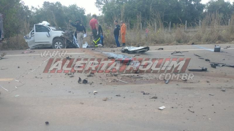 ATUALIZADA – Após comemorarem aniversário de familiar em Rolim de Moura, pai e filho morreram em grave acidente na BR 364 enquanto voltavam para casa ATUALIZADA – Após comemorarem aniversário de familiar em Rolim de Moura, pai e filho morreram em grave acidente na BR 364 enquanto voltavam para casa