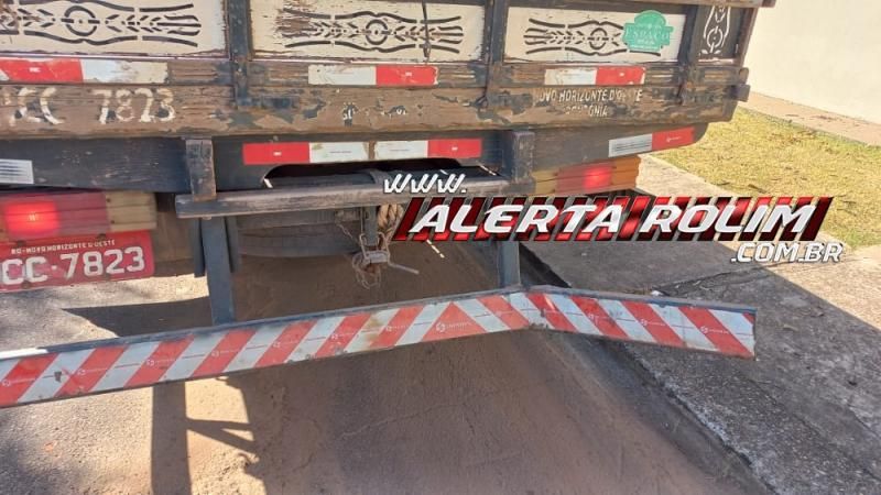 Colisão entre caminhão e camioneta foi registrada nesta manhã em Rolim de Moura Colisão entre caminhão e camioneta foi registrada nesta manhã em Rolim de Moura