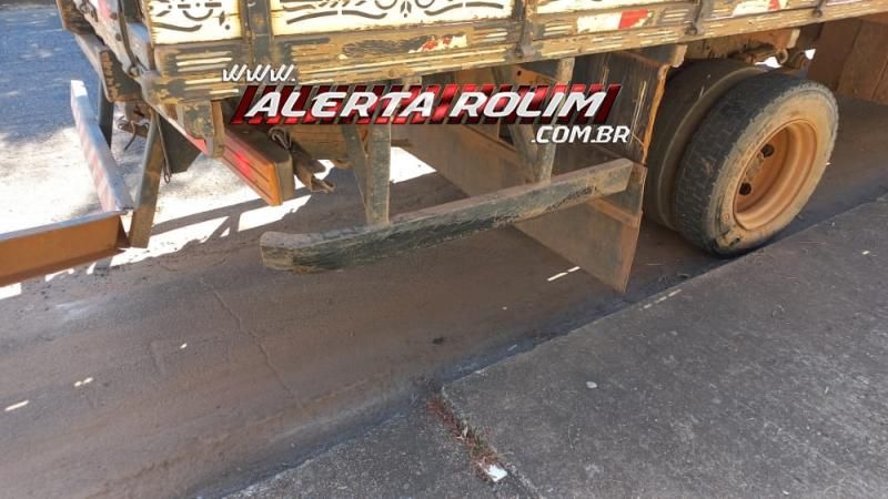 Colisão entre caminhão e camioneta foi registrada nesta manhã em Rolim de Moura Colisão entre caminhão e camioneta foi registrada nesta manhã em Rolim de Moura