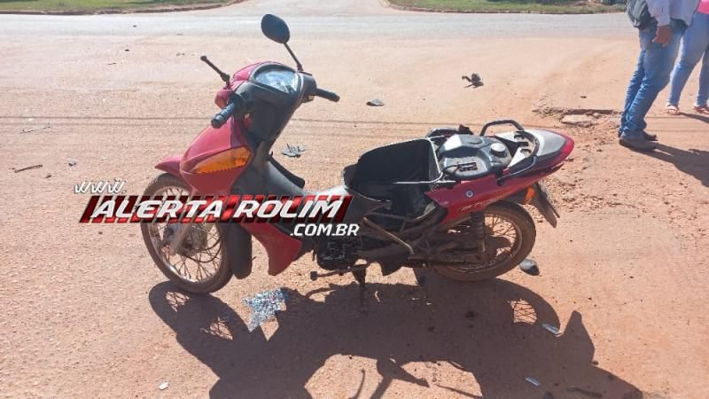 Colisão entre carro e moto deixou mulher ferida nesta tarde em Rolim de Moura Colisão entre carro e moto deixou mulher ferida nesta tarde em Rolim de Moura