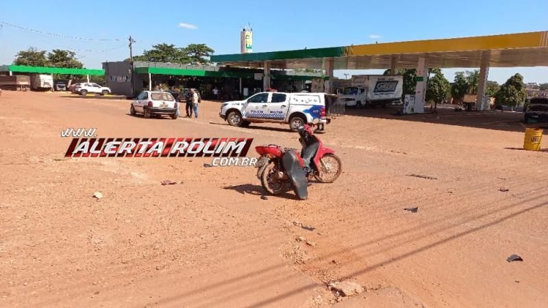 Colisão entre carro e moto deixou mulher ferida nesta tarde em Rolim de Moura Colisão entre carro e moto deixou mulher ferida nesta tarde em Rolim de Moura