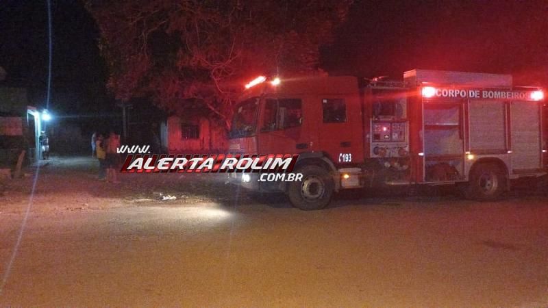 Incêndio em casa no bairro Planalto foi registrado na noite de sábado em Rolim de Moura Incêndio em casa no bairro Planalto foi registrado na noite de sábado em Rolim de Moura