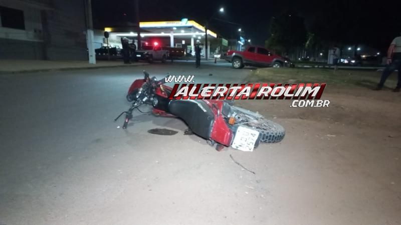 Motociclista foi socorrido em estado grave após avançar via e ser atingido por carro nesta noite em Rolim de Moura Motociclista foi socorrido em estado grave após avançar via e ser atingido por carro nesta noite em Rolim de Moura