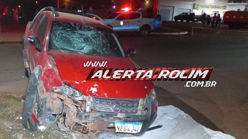 Motociclista foi socorrido em estado grave após avançar via e ser atingido por carro nesta noite em Rolim de Moura Motociclista foi socorrido em estado grave após avançar via e ser atingido por carro nesta noite em Rolim de Moura