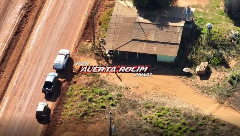 Operação conjunta da Polícia Militar e Polícia Civil resultou na apreensão de mais de 6kg de drogas, armas e grande quantia em dinheiro; um homem foi preso Operação conjunta da Polícia Militar e Polícia Civil resultou na apreensão de mais de 6kg de drogas, armas e grande quantia em dinheiro; um homem foi preso
