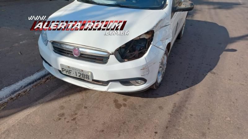 PM registrou colisão entre carro e caminhão nesta tarde no Centro de Rolim de Moura PM registrou colisão entre carro e caminhão nesta tarde no Centro de Rolim de Moura