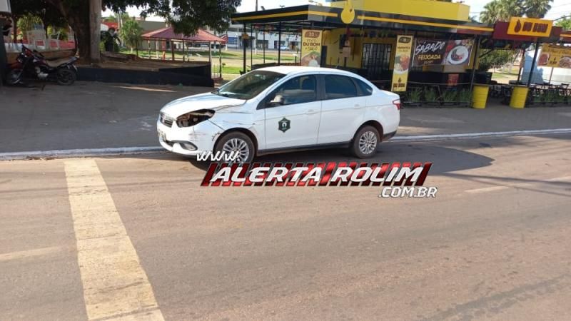 PM registrou colisão entre carro e caminhão nesta tarde no Centro de Rolim de Moura PM registrou colisão entre carro e caminhão nesta tarde no Centro de Rolim de Moura
