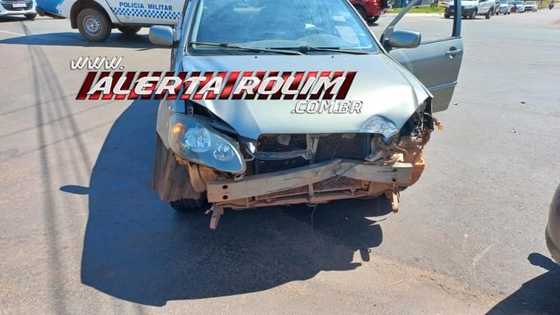Polícia Militar registrou acidente de trânsito envolvendo dois carros nesta manhã em Rolim de Moura Polícia Militar registrou acidente de trânsito envolvendo dois carros nesta manhã em Rolim de Moura