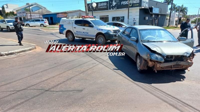 Polícia Militar registrou acidente de trânsito envolvendo dois carros nesta manhã em Rolim de Moura Polícia Militar registrou acidente de trânsito envolvendo dois carros nesta manhã em Rolim de Moura