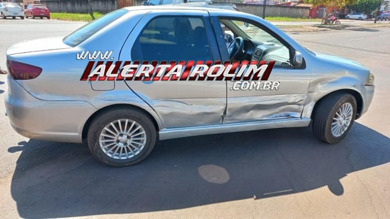 Polícia Militar registrou acidente de trânsito envolvendo dois carros nesta manhã em Rolim de Moura Polícia Militar registrou acidente de trânsito envolvendo dois carros nesta manhã em Rolim de Moura