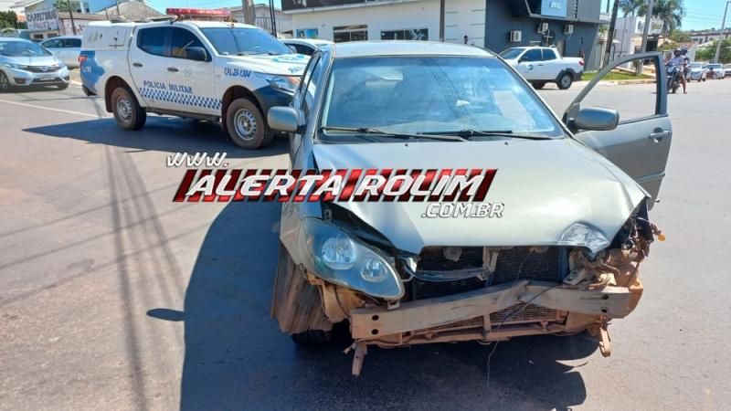 Polícia Militar registrou acidente de trânsito envolvendo dois carros nesta manhã em Rolim de Moura Polícia Militar registrou acidente de trânsito envolvendo dois carros nesta manhã em Rolim de Moura