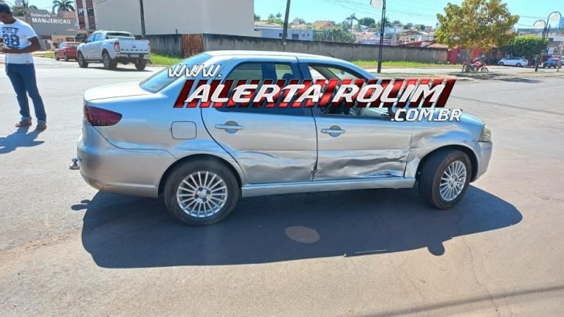 Polícia Militar registrou acidente de trânsito envolvendo dois carros nesta manhã em Rolim de Moura Polícia Militar registrou acidente de trânsito envolvendo dois carros nesta manhã em Rolim de Moura