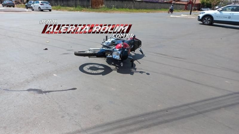 Segundo acidente do dia envolveu moto e carro no Centro de Rolim de Moura Segundo acidente do dia envolveu moto e carro no Centro de Rolim de Moura
