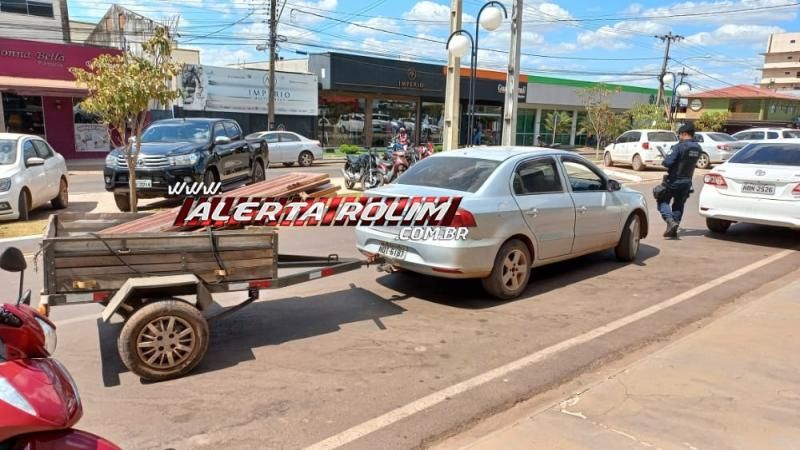 Segundo acidente do dia envolveu moto e carro no Centro de Rolim de Moura Segundo acidente do dia envolveu moto e carro no Centro de Rolim de Moura