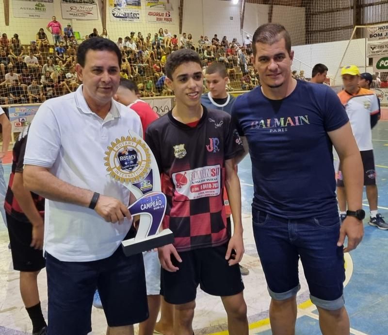 Sucatão de Pimenta Bueno garante título da 32ª Copa Rotary de Futsal em Rolim de Moura Sucatão de Pimenta Bueno garante título da 32ª Copa Rotary de Futsal em Rolim de Moura