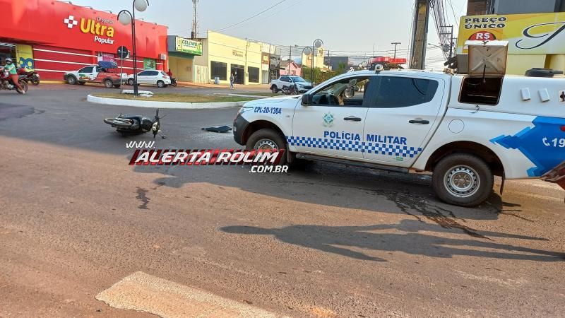 Manhã de sábado registra acidente envolvendo moto e carro no Centro de Rolim de Moura Manhã de sábado registra acidente envolvendo moto e carro no Centro de Rolim de Moura