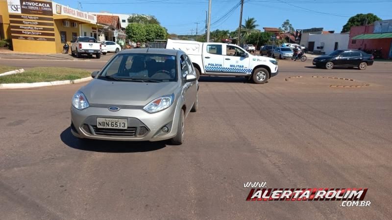 Acidente de trânsito nesta manhã em Rolim de Moura resultou em dois feridos Acidente de trânsito nesta manhã em Rolim de Moura resultou em dois feridos