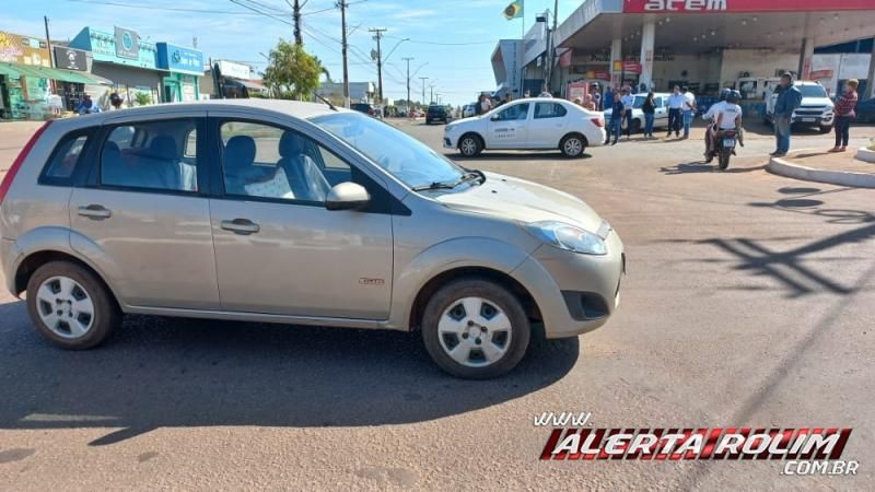 Acidente de trânsito nesta manhã em Rolim de Moura resultou em dois feridos Acidente de trânsito nesta manhã em Rolim de Moura resultou em dois feridos
