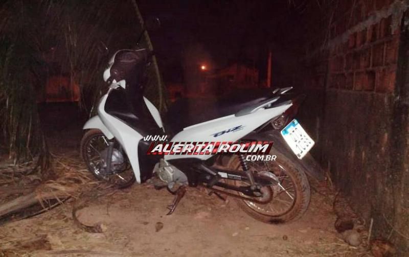 Bandidos armados roubaram moto de mulher em Rolim de Moura e após rápida ação da PM, veículo foi recuperado; esta foi a segunda vez que a moto foi roubada este ano 