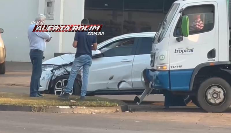 Colisão entre carro e caminhão deixou uma pessoa ferida nesta manhã em Rolim de Moura Colisão entre carro e caminhão deixou uma pessoa ferida nesta manhã em Rolim de Moura