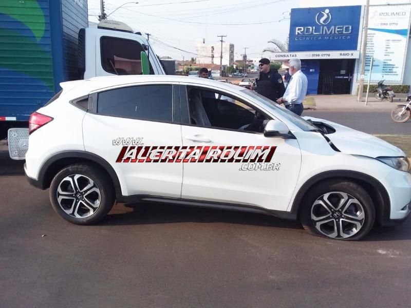 Colisão entre carro e caminhão deixou uma pessoa ferida nesta manhã em Rolim de Moura Colisão entre carro e caminhão deixou uma pessoa ferida nesta manhã em Rolim de Moura