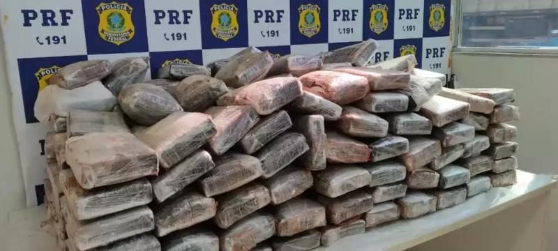 Em Vilhena, polícia prende caminhoneiro e apreende quase 200 quilos de cloridrato de cocaína escondida em pneus Em Vilhena, polícia prende caminhoneiro e apreende quase 200 quilos de cloridrato de cocaína escondida em pneus