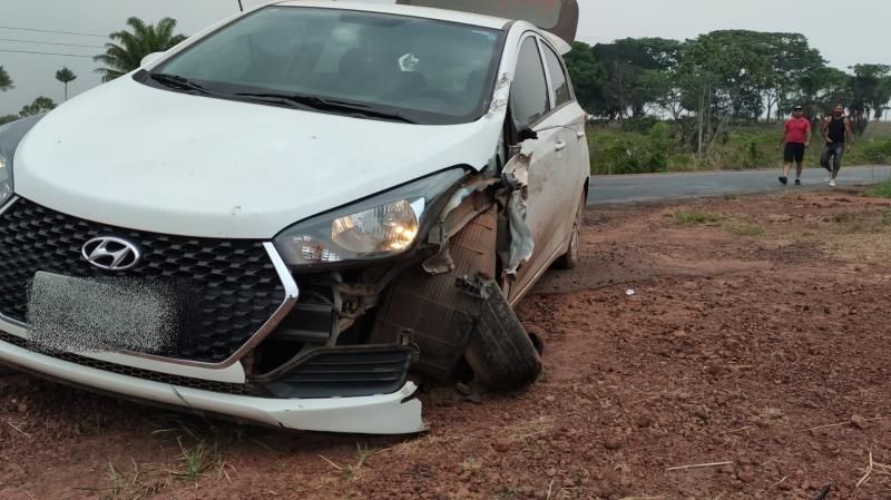 Homem fica em estado gravíssimo após colisão entre carro e moto na RO-010 em Pimenta Bueno Homem fica em estado gravíssimo após colisão entre carro e moto na RO-010 em Pimenta Bueno