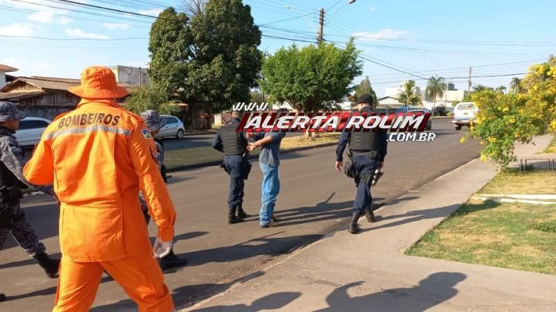 Homem foi preso após xingar e ameaçar bombeiros militares durante ocorrência em Rolim de Moura Homem foi preso após xingar e ameaçar bombeiros militares durante ocorrência em Rolim de Moura