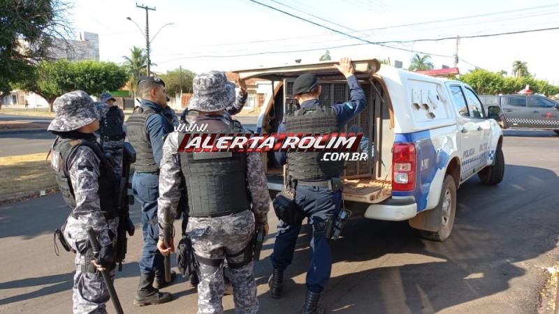 Homem foi preso após xingar e ameaçar bombeiros militares durante ocorrência em Rolim de Moura Homem foi preso após xingar e ameaçar bombeiros militares durante ocorrência em Rolim de Moura