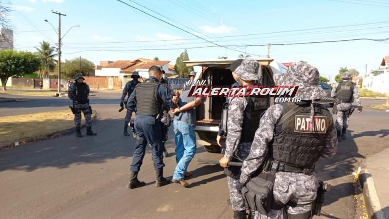 Homem foi preso após xingar e ameaçar bombeiros militares durante ocorrência em Rolim de Moura Homem foi preso após xingar e ameaçar bombeiros militares durante ocorrência em Rolim de Moura