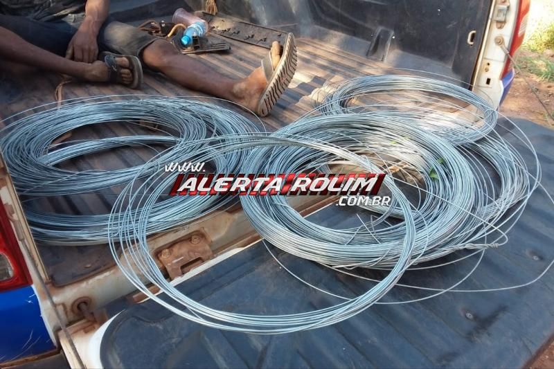 Homem foi preso em flagrante enquanto furtava arame de uma propriedade em Rolim de Moura Homem foi preso em flagrante enquanto furtava arame de uma propriedade em Rolim de Moura
