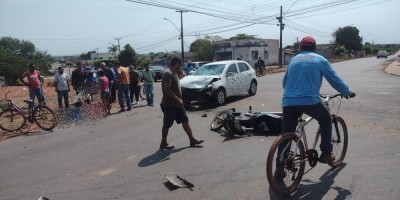 Mulher fica em estado grave após colisão entre carro e motoneta em Pimenta Bueno