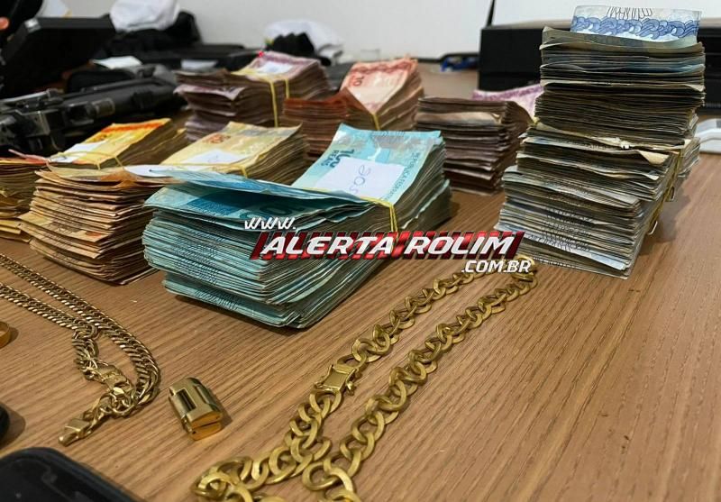 URGENTE - Após furto de mais de 50 mil reais em Lotérica em Rolim de Moura, PM agiu rápido e prendeu 05 bandidos; todo o dinheiro levado foi recuperado URGENTE - Após furto de mais de 50 mil reais em Lotérica em Rolim de Moura, PM agiu rápido e prendeu 05 bandidos; todo o dinheiro levado foi recuperado