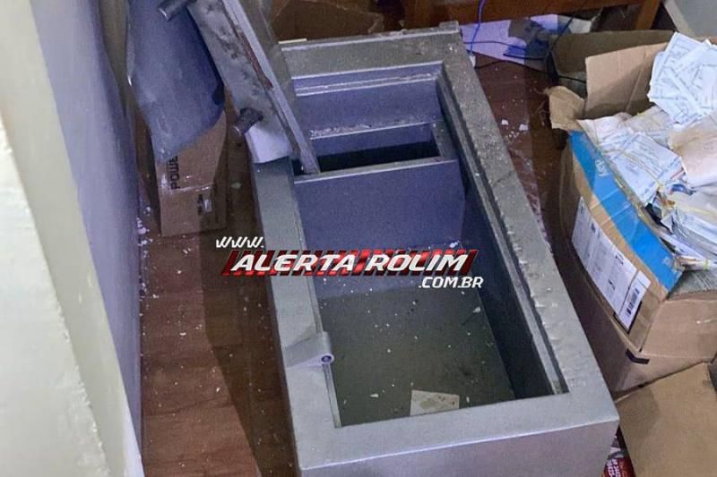 URGENTE - Após furto de mais de 50 mil reais em Lotérica em Rolim de Moura, PM agiu rápido e prendeu 05 bandidos; todo o dinheiro levado foi recuperado URGENTE - Após furto de mais de 50 mil reais em Lotérica em Rolim de Moura, PM agiu rápido e prendeu 05 bandidos; todo o dinheiro levado foi recuperado