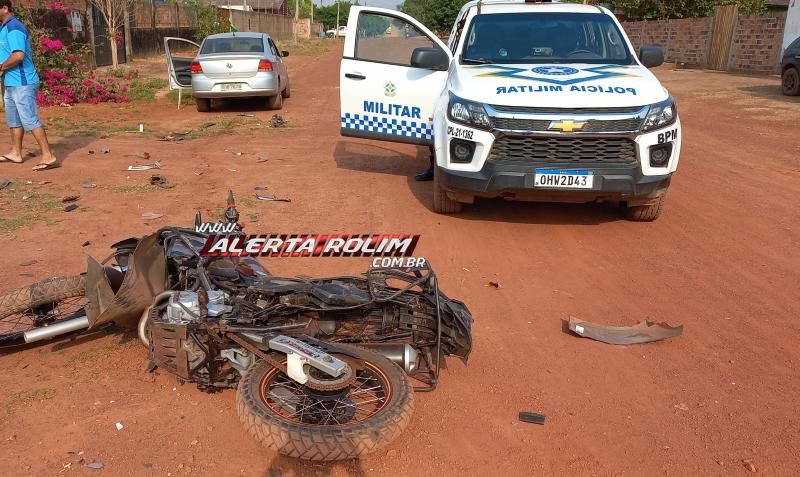 Colisão entre carro em moto nesta manhã de segunda-feira deixou casal ferido em Rolim de Moura Colisão entre carro em moto nesta manhã de segunda-feira deixou casal ferido em Rolim de Moura