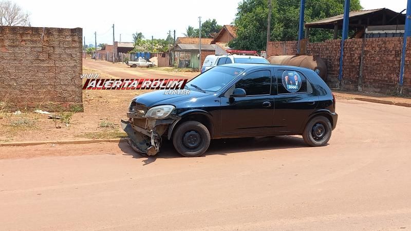Acidente de trânsito envolvendo dois veículos foi registrado no bairro Cidade Alta em Rolim de Moura Acidente de trânsito envolvendo dois veículos foi registrado no bairro Cidade Alta em Rolim de Moura
