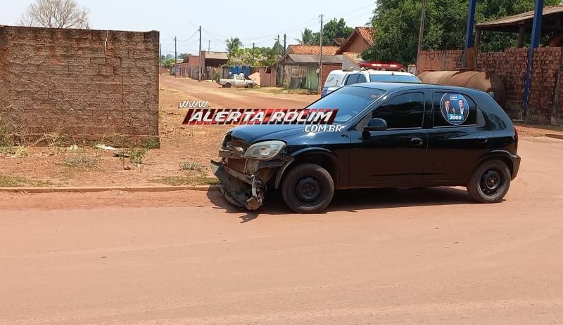 Acidente de trânsito envolvendo dois veículos foi registrado no bairro Cidade Alta em Rolim de Moura Acidente de trânsito envolvendo dois veículos foi registrado no bairro Cidade Alta em Rolim de Moura