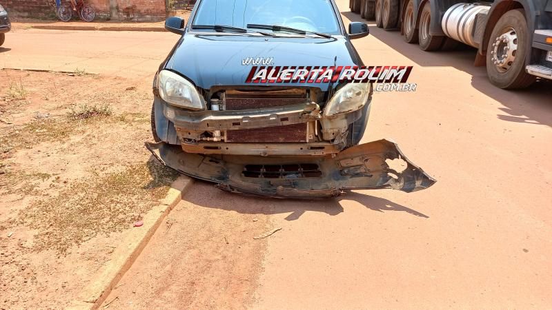 Acidente de trânsito envolvendo dois veículos foi registrado no bairro Cidade Alta em Rolim de Moura Acidente de trânsito envolvendo dois veículos foi registrado no bairro Cidade Alta em Rolim de Moura