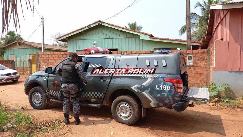 Acusado de tráfico de drogas foi preso durante operação conjunta da Polícia Militar e Polícia Civil em Rolim de Moura Acusado de tráfico de drogas foi preso durante operação conjunta da Polícia Militar e Polícia Civil em Rolim de Moura