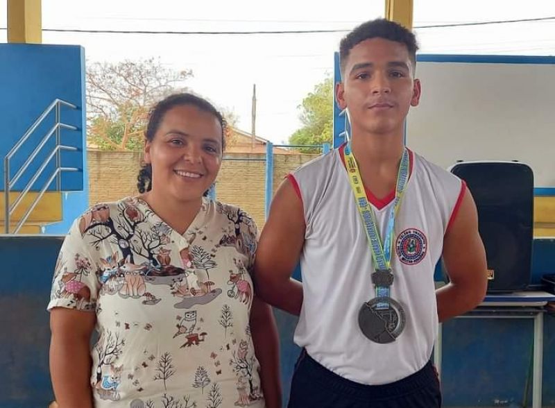 Aluno do Colégio Tiradentes da Polícia Militar em Rolim de Moura conquistou a medalha de prata no Campeonato Brasileiro de Karatê Aluno do Colégio Tiradentes da Polícia Militar em Rolim de Moura conquistou a medalha de prata no Campeonato Brasileiro de Karatê